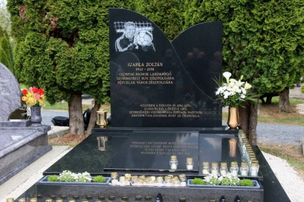 Felavatták Szarka Zoltán új síremlékét