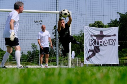 Tisztelet az utolsó bástyáknak!